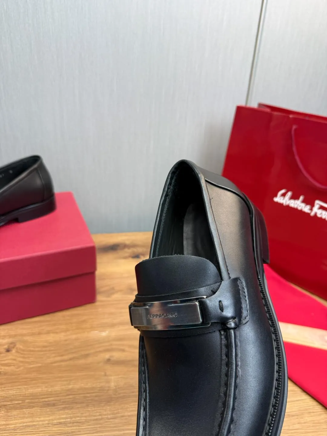 Men's shoes 💰880💰 Ferragamo. [Ferragamo] men's thick-soled loafers, the latest hot style, 1:1 original purchase quality, top quality, imported open-edge beaded cowhide leather on the upper, hand-made three-dimensional stitching highlights the round toe design, the inner foot pads are all imported cowhide, with original lightweight foam outsole, matching code 39-44, (38, 45 custom-made, non-refundable)